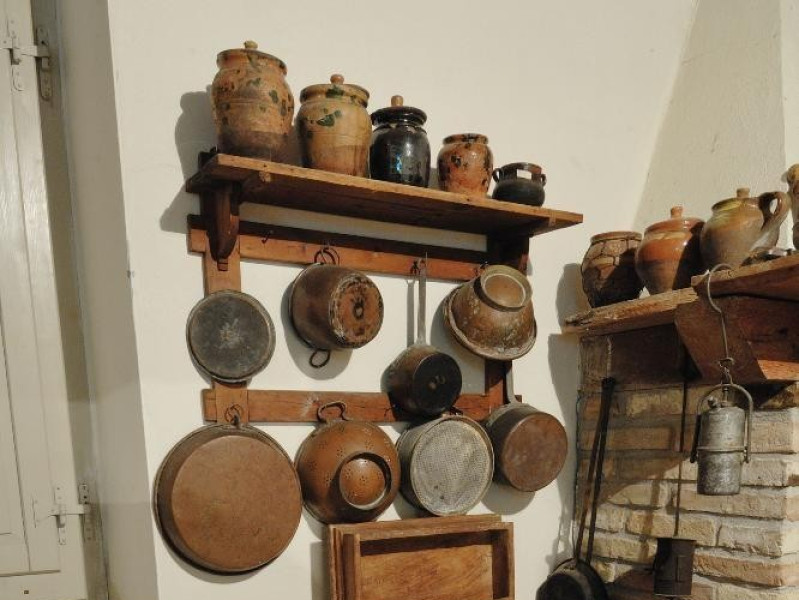 Battilardo e attrezzi da cucina Fedeli, Marcello; jpg; 1417 pixels; 2126 pixels Battilardo e attrezzi da cucina Fedeli, Marcello; jpg; 1417 pixels; 2126 pixels