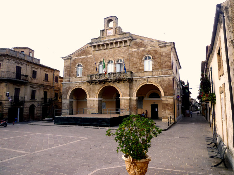 Immagine descrittiva - BY Di Zitumassin - Opera propria, CC BY-SA 3.0, https://commons.wikimedia.org/w/index.php?curid=28835581 Immagine descrittiva - BY Di Zitumassin - Opera propria, CC BY-SA 3.0, https://commons.wikimedia.org/w/index.php?curid=28835581