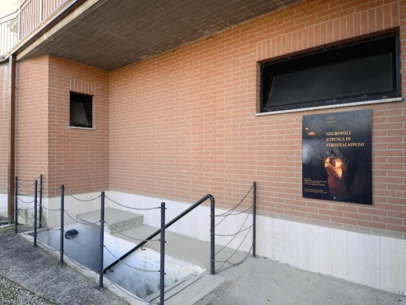 Necropoli etrusca di Strozzacapponi. Ingresso Fedeli, Marcello; jpg; 2126 pixels; 1417 pixels