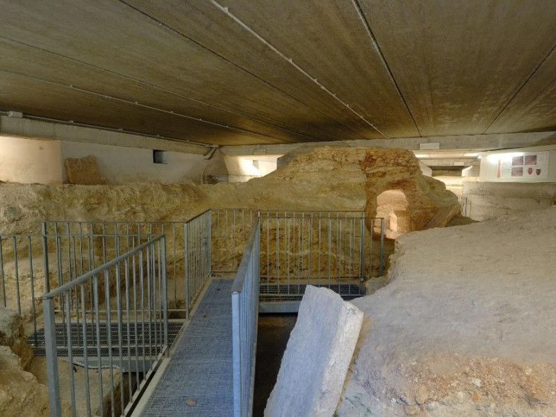 Scavi. Necropoli etrusca di Strozzacapponi.  Fedeli, Marcello; jpg; 2126 pixels; 1417 pixels