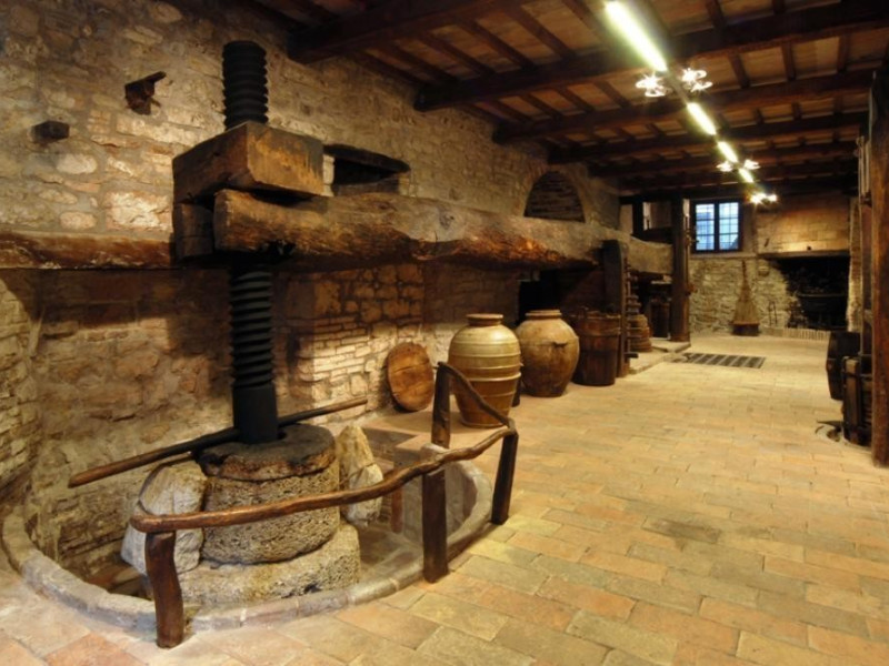 Frantoio in pietra ; jpg; 929 pixels; 622 pixels Frantoio in pietra ; jpg; 929 pixels; 622 pixels