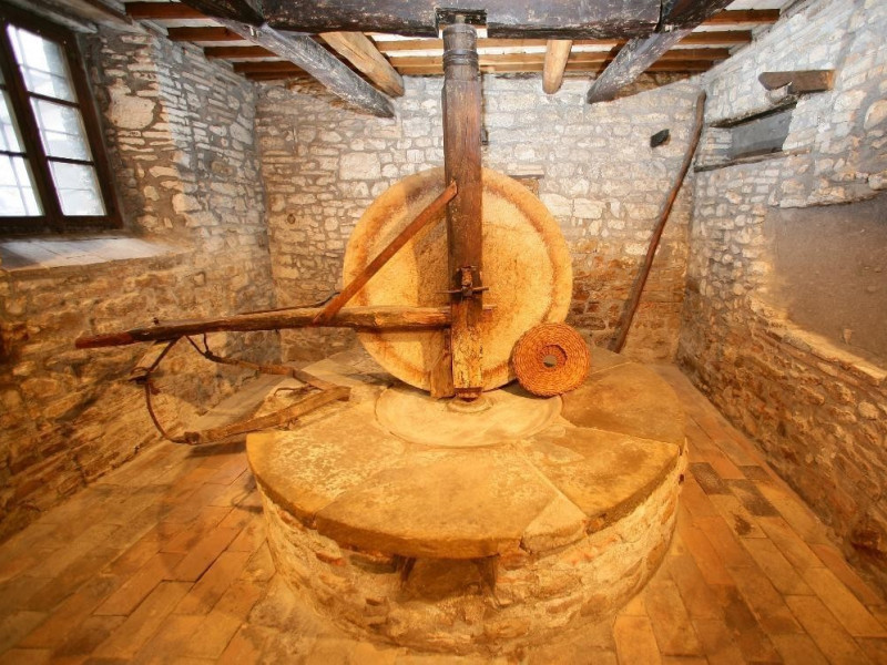 Macina in pietra Bovini, Mirko; jpg; 2362 pixels; 1765 pixels Macina in pietra Bovini, Mirko; jpg; 2362 pixels; 1765 pixels