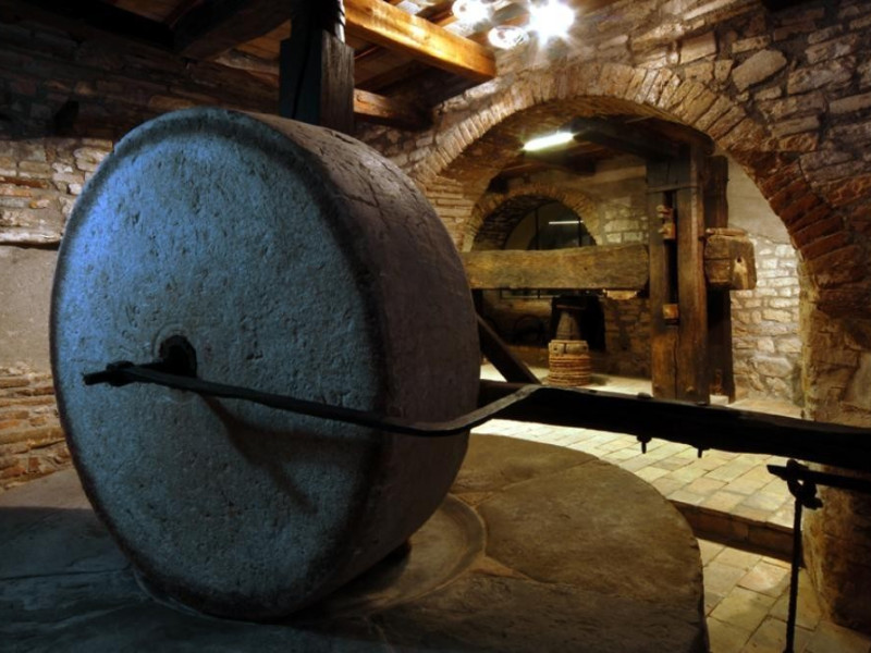 Macina in pietra jpg; 929 pixels; 622 pixels Macina in pietra jpg; 929 pixels; 622 pixels