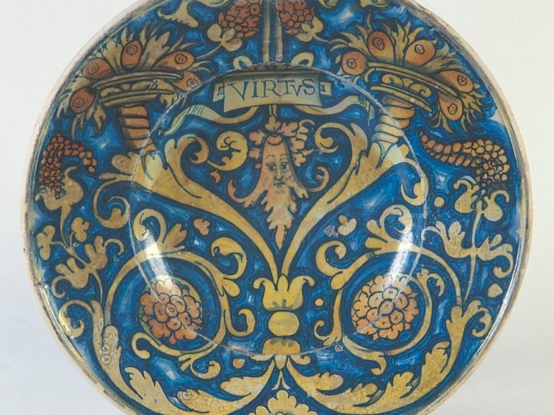 Fabbrica derutese, Piatto da pompa a lustro,  Bellu, Sandro/ Castignani, Sante; jpg; 768 pixels; 741 pixels Fabbrica derutese, Piatto da pompa a lustro,  Bellu, Sandro/ Castignani, Sante; jpg; 768 pixels; 741 pixels