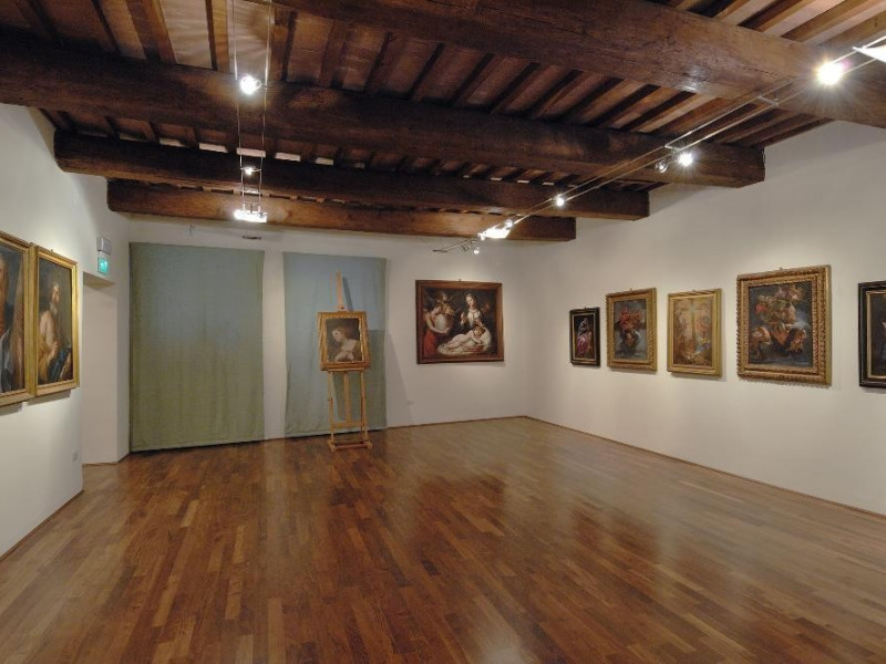 Pinacoteca Comunale. Sala espositiva jpg; 2126 pixels; 1417 pixels