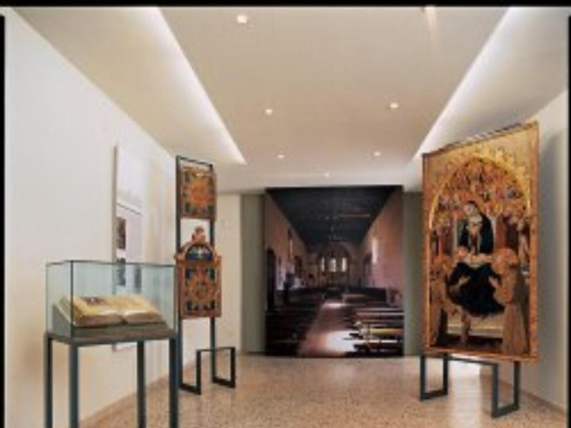 Pinacoteca, allestimento interno jpg; 250 pixels; 251 pixels