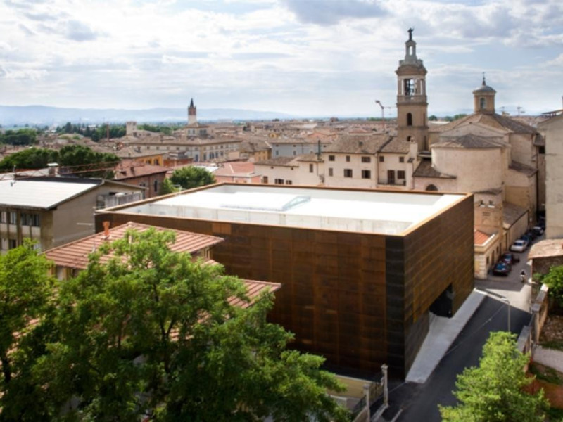 Veduta esterna Fondazione Cassa di Risparmio di Foligno; jpg; 638 pixels; 425 pixels Veduta esterna Fondazione Cassa di Risparmio di Foligno; jpg; 638 pixels; 425 pixels