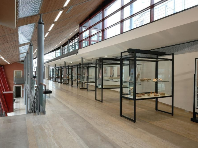 Museo Archeologico Colfiorito (MAC). Sala esp Fedeli, Marcello; jpg; 2126 pixels; 1417 pixels Museo Archeologico Colfiorito (MAC). Sala esp Fedeli, Marcello; jpg; 2126 pixels; 1417 pixels