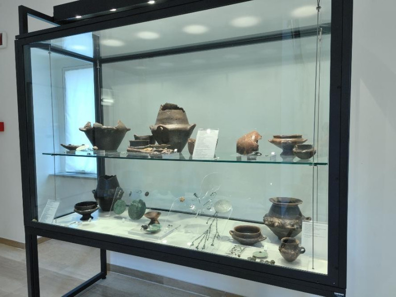 Reperti archeologici. Vi-V sec. a.C. Fedeli, Marcello; jpg; 2126 pixels; 1417 pixels Reperti archeologici. Vi-V sec. a.C. Fedeli, Marcello; jpg; 2126 pixels; 1417 pixels