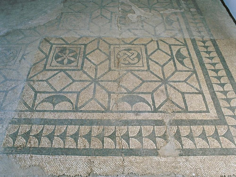 Mosaici pavimentali, II secolo d. C. Giorgetti, Alessio/ Castignani, Sante; jpg; 768 pixels; 601 pixels