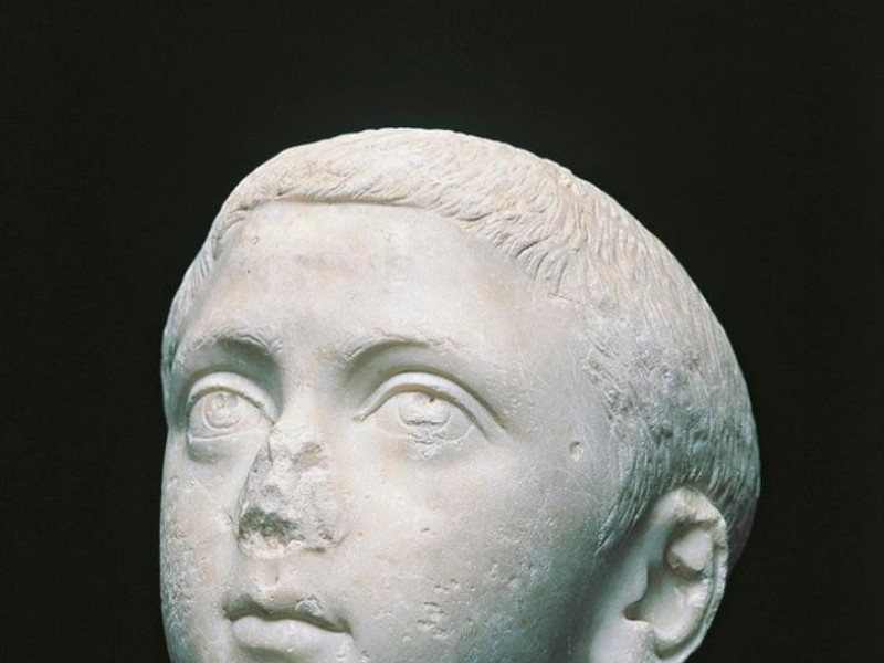 Ritratto marmoreo jpg; 603 pixels; 768 pixels