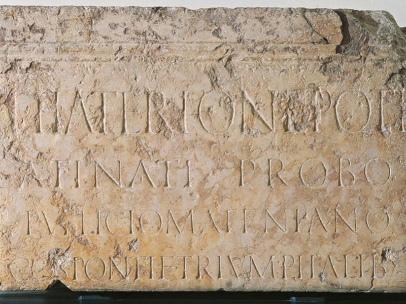 Iscrizione onoraria, prima metà III secolo d. jpg; 768 pixels; 462 pixels