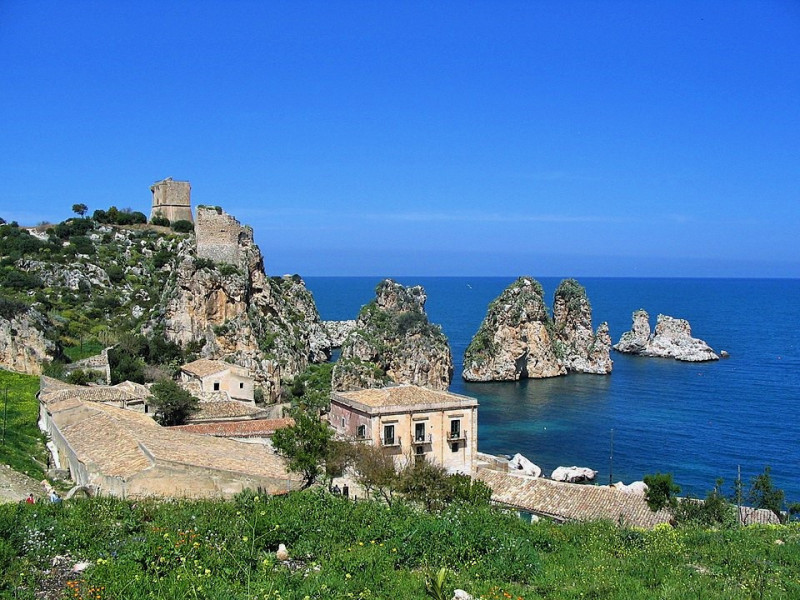 Immagine descrittiva - BY Di Patrice78500 - Opera propria, Pubblico dominio, https://commons.wikimedia.org/w/index.php?curid=6920751 Immagine descrittiva - BY Di Patrice78500 - Opera propria, Pubblico dominio, https://commons.wikimedia.org/w/index.php?curid=6920751