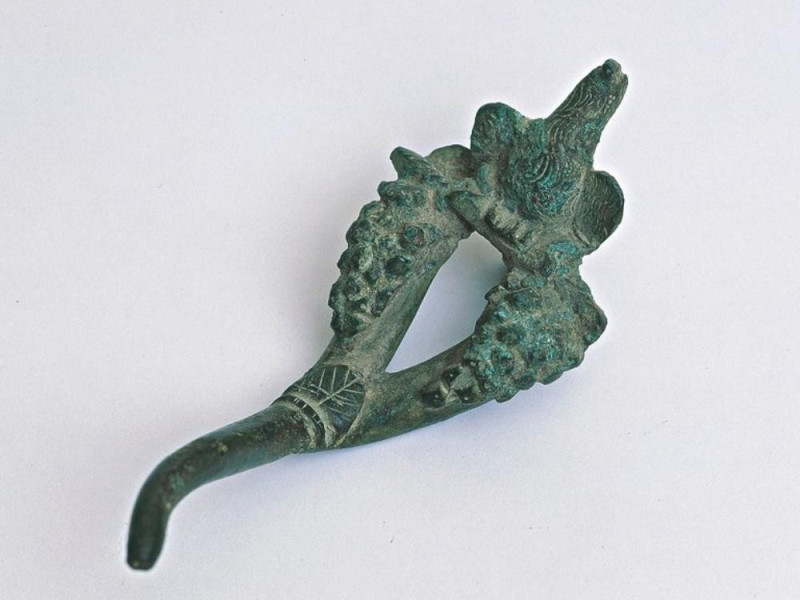 Fibula bronzea jpg; 768 pixels; 600 pixels