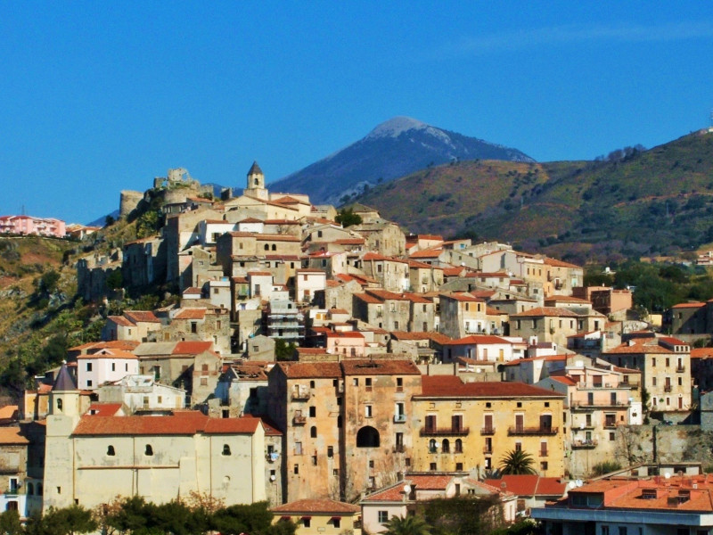 Immagine descrittiva - BY Di Fernando Santopaolo di Wikipedia in italiano - Opera propria, Pubblico dominio, https://commons.wikimedia.org/w/index.php?curid=82808898 Immagine descrittiva - BY Di Fernando Santopaolo di Wikipedia in italiano - Opera propria, Pubblico dominio, https://commons.wikimedia.org/w/index.php?curid=82808898