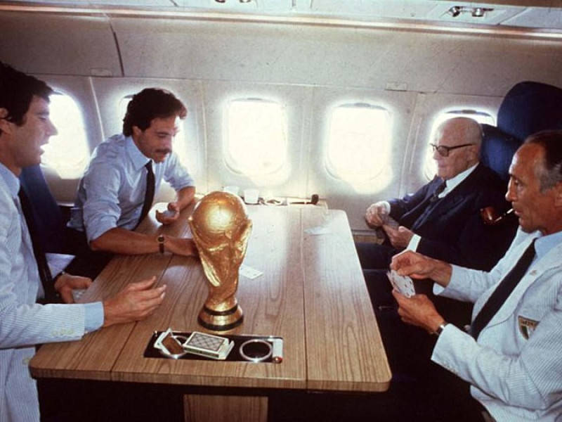 Immagine descrittiva - BY Di ANSA - Alitalia, storia (in bianco e nero e a colori) di un Paese, su corriere.it, 3 febbraio 2014., Pubblico dominio, https://it.wikipedia.org/w/index.php?curid=4847402 Immagine descrittiva - BY Di ANSA - Alitalia, storia (in bianco e nero e a colori) di un Paese, su corriere.it, 3 febbraio 2014., Pubblico dominio, https://it.wikipedia.org/w/index.php?curid=4847402
