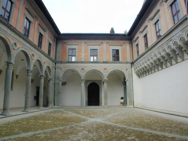 Cortile interno Tortoioli, Michele; jpg; 768 pixels; 576 pixels Cortile interno Tortoioli, Michele; jpg; 768 pixels; 576 pixels