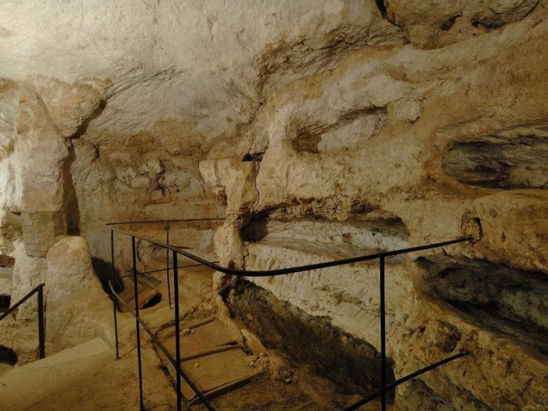 Catacomba di Villa S. Faustino. Scavo archeol Fedeli, Marcello; jpg; 2126 pixels; 1417 pixels Catacomba di Villa S. Faustino. Scavo archeol Fedeli, Marcello; jpg; 2126 pixels; 1417 pixels