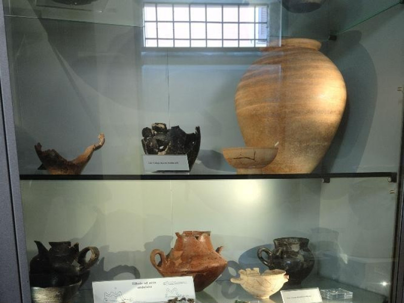 Mostra archeologica permanente presso il crip Fedeli, Marcello; jpg; 1417 pixels; 2126 pixels