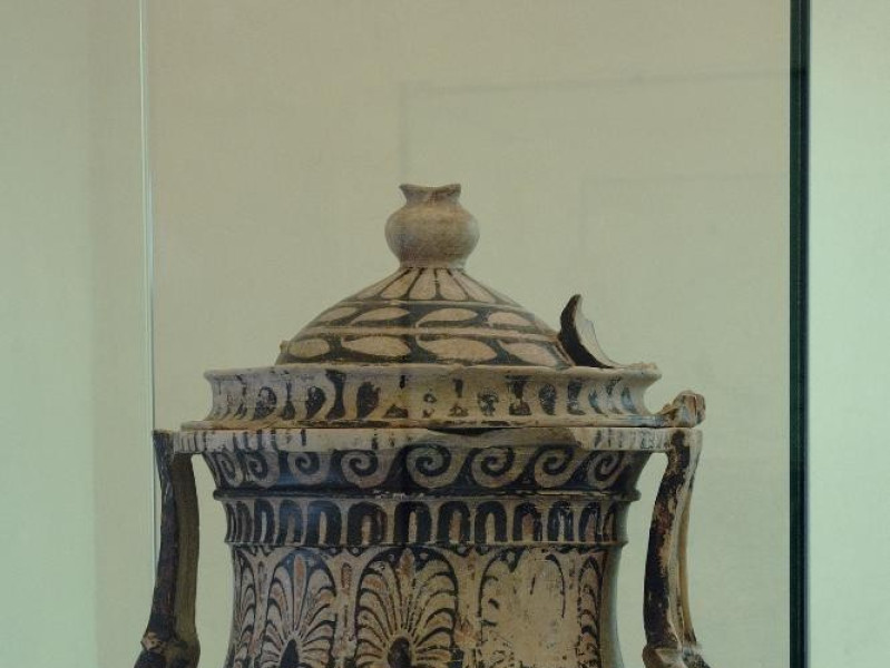 Anfora a ceramica a vernice nera figurata. IV Fedeli, Marcello; jpg; 1417 pixels; 2126 pixels