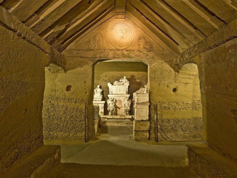 Necropoli del Palazzone e Ipogeo dei Volumni. Bovini, Mirko; jpg; 2979 pixels; 1981 pixels