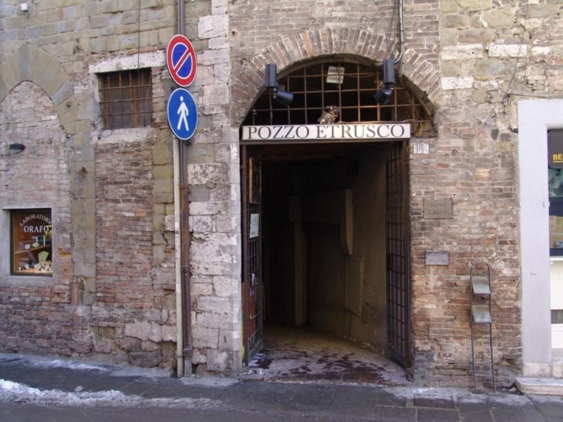 Pozzo etrusco. Ingresso. Bovini, Mirko; jpg; 768 pixels; 576 pixels Pozzo etrusco. Ingresso. Bovini, Mirko; jpg; 768 pixels; 576 pixels