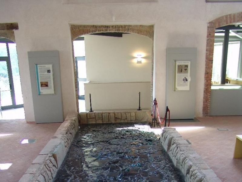 Museo del Vetro. Sala espositiva.  jpg; 2448 pixels; 3264 pixels Museo del Vetro. Sala espositiva.  jpg; 2448 pixels; 3264 pixels