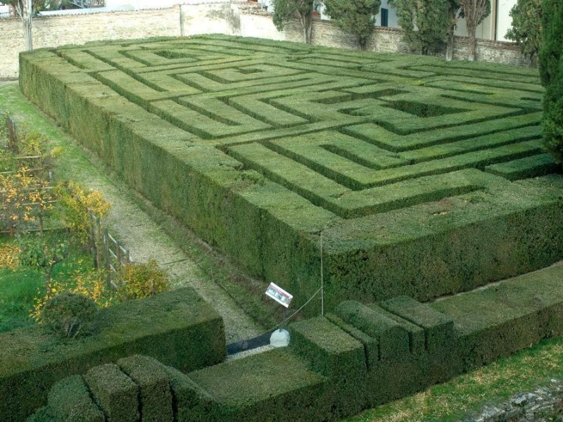 Castello Bufalini. Il labirinto. Parco Tecnologico 3A-Progetto Ville e Giardini Regione Umbria; jpg; 1936 pixels; 1296 pixels Castello Bufalini. Il labirinto. Parco Tecnologico 3A-Progetto Ville e Giardini Regione Umbria; jpg; 1936 pixels; 1296 pixels