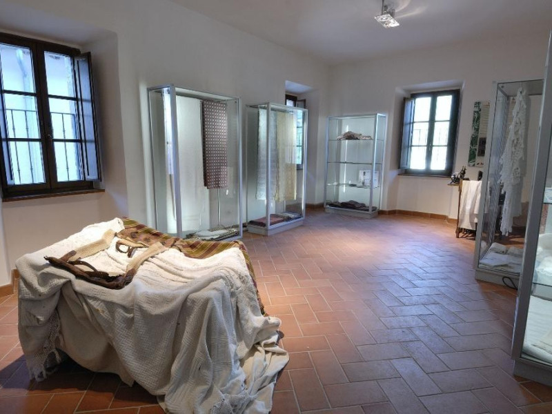 Museo della canapa. Sala espositiva. jpg; 2126 pixels; 1417 pixels Museo della canapa. Sala espositiva. jpg; 2126 pixels; 1417 pixels