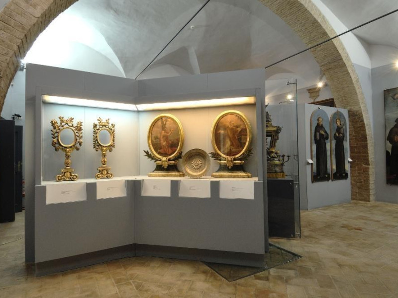 Pinacoteca civica. Sala espositiva. Fedeli, Marcello; jpg; 2126 pixels; 1417 pixels Pinacoteca civica. Sala espositiva. Fedeli, Marcello; jpg; 2126 pixels; 1417 pixels