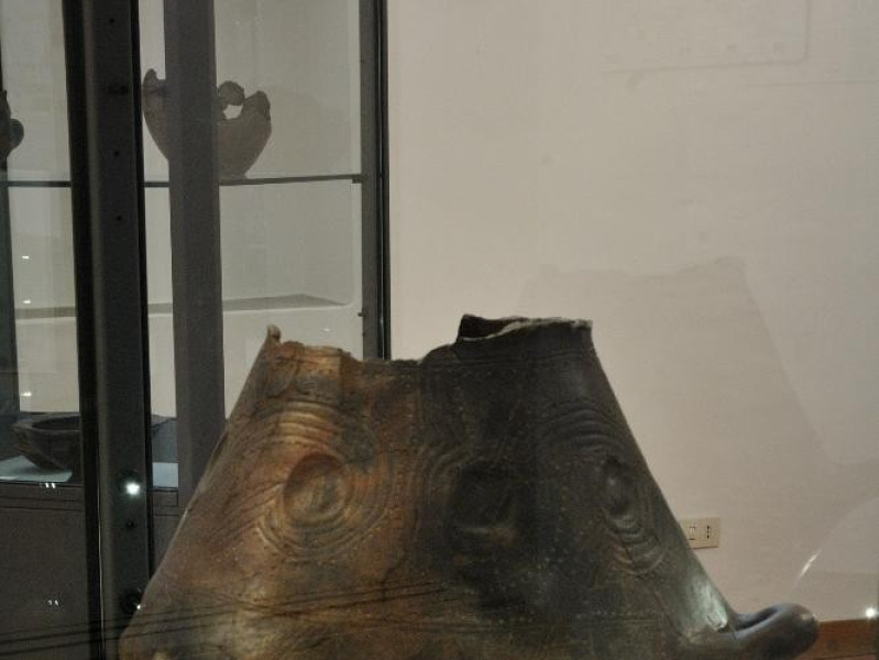 Museo Archeologico Nazionale e teatro romano. jpg; 1417 pixels; 2126 pixels Museo Archeologico Nazionale e teatro romano. jpg; 1417 pixels; 2126 pixels