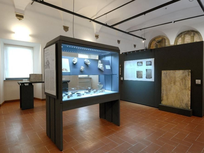 Museo Archeologico Nazionale e teatro romano. jpg; 2126 pixels; 1417 pixels Museo Archeologico Nazionale e teatro romano. jpg; 2126 pixels; 1417 pixels