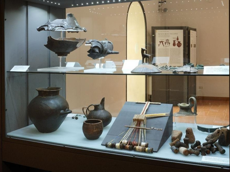 Museo Archeologico Nazionale e teatro romano. jpg; 2126 pixels; 1417 pixels Museo Archeologico Nazionale e teatro romano. jpg; 2126 pixels; 1417 pixels