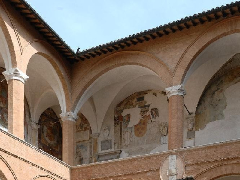 Rocca Albornoziana. Cortile d'Onore. Fedeli, Marcello; jpg; 1417 pixels; 2126 pixels