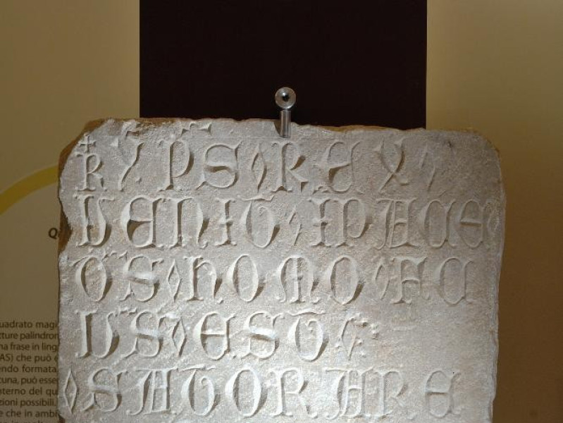 Complesso delle Lucrezie e Lapidarium. Epigra jpg; 1417 pixels; 2126 pixels