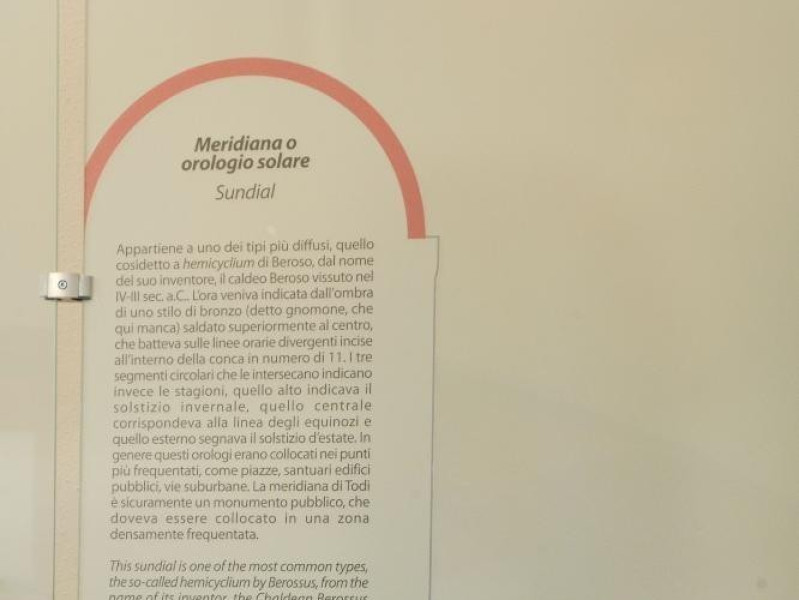 Complesso delle Lucrezie e Lapidarium. Meridi jpg; 1417 pixels; 2126 pixels