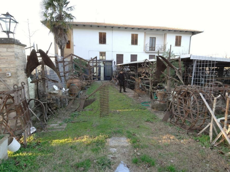 Museo della civiltà contadina. Esterno. ; jpg; 2126 pixels; 1417 pixels Museo della civiltà contadina. Esterno. ; jpg; 2126 pixels; 1417 pixels