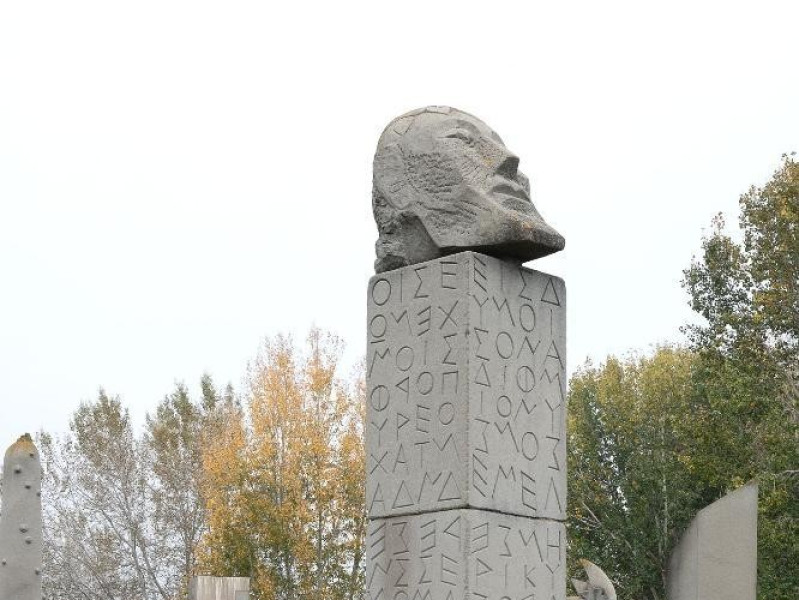 Museo all'aperto Campo del Sole. Joe Tilson.  jpg; 1417 pixels; 2126 pixels Museo all'aperto Campo del Sole. Joe Tilson.  jpg; 1417 pixels; 2126 pixels