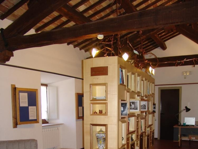 La casa dei racconti. Sala espositiva.  Bovini, Mirko; jpg; 1536 pixels; 2048 pixels