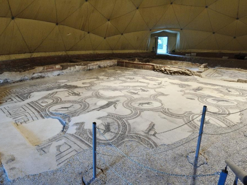Mosaico di Villa S. Anna. Interno, (III sec.  jpg; 2126 pixels; 1417 pixels Mosaico di Villa S. Anna. Interno, (III sec.  jpg; 2126 pixels; 1417 pixels
