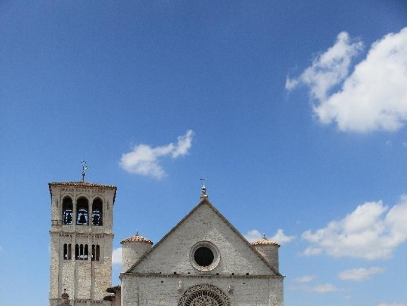 Veduta esterna. Ingresso Basilica superiore jpg; 3744 pixels; 5616 pixels