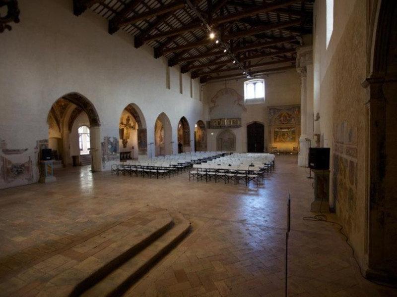 Navata centrale jpg; 768 pixels; 512 pixels Navata centrale jpg; 768 pixels; 512 pixels