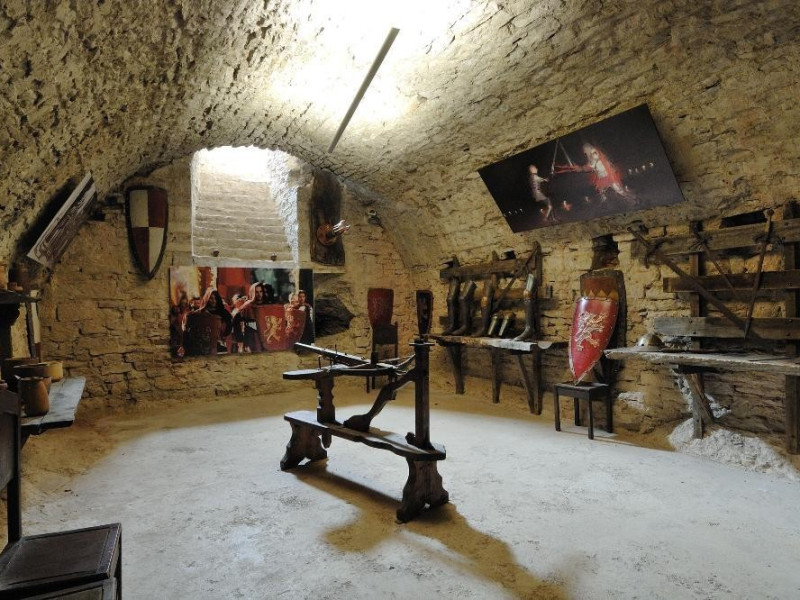 Rocca Maggiore. Interno. Esposizione di antic Fedeli, Marcello; jpg; 2126 pixels; 1417 pixels Rocca Maggiore. Interno. Esposizione di antic Fedeli, Marcello; jpg; 2126 pixels; 1417 pixels