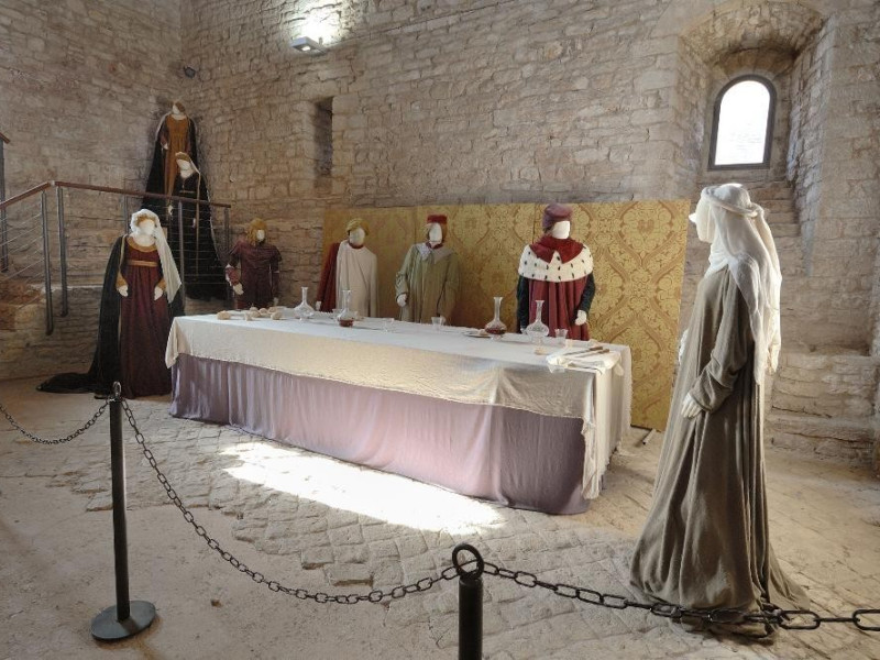 Rocca Maggiore. Interno. Rievocazione storica Fedeli, Marcello; jpg; 2126 pixels; 1417 pixels Rocca Maggiore. Interno. Rievocazione storica Fedeli, Marcello; jpg; 2126 pixels; 1417 pixels