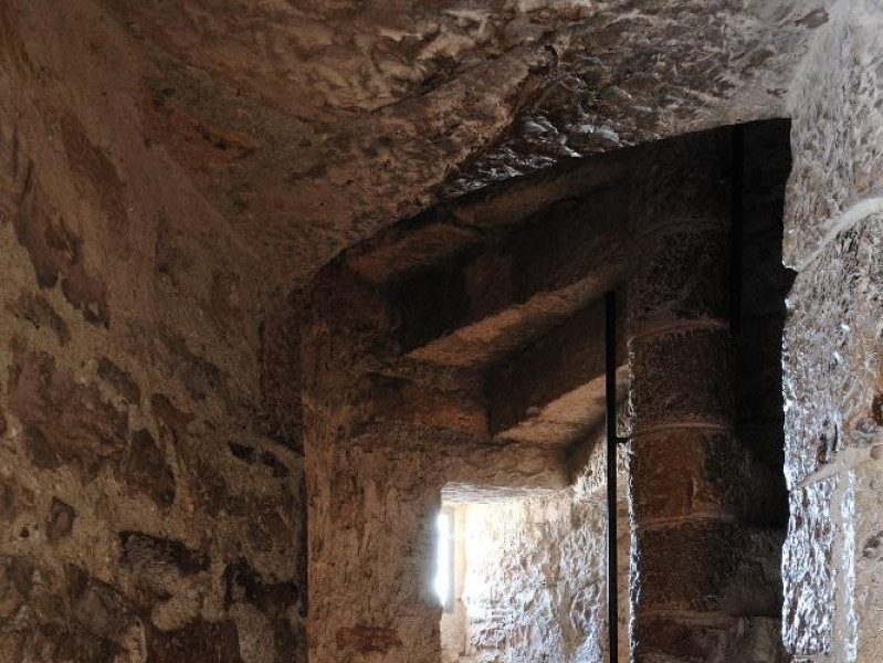 Rocca Maggiore. Interno. Camminamento e scala Fedeli, Marcello; jpg; 1417 pixels; 2126 pixels Rocca Maggiore. Interno. Camminamento e scala Fedeli, Marcello; jpg; 1417 pixels; 2126 pixels