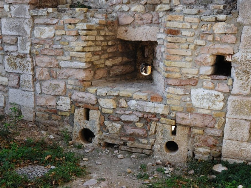 Rocca Maggiore. Mura. Feritoie Fedeli, Marcello; jpg; 2126 pixels; 1417 pixels Rocca Maggiore. Mura. Feritoie Fedeli, Marcello; jpg; 2126 pixels; 1417 pixels