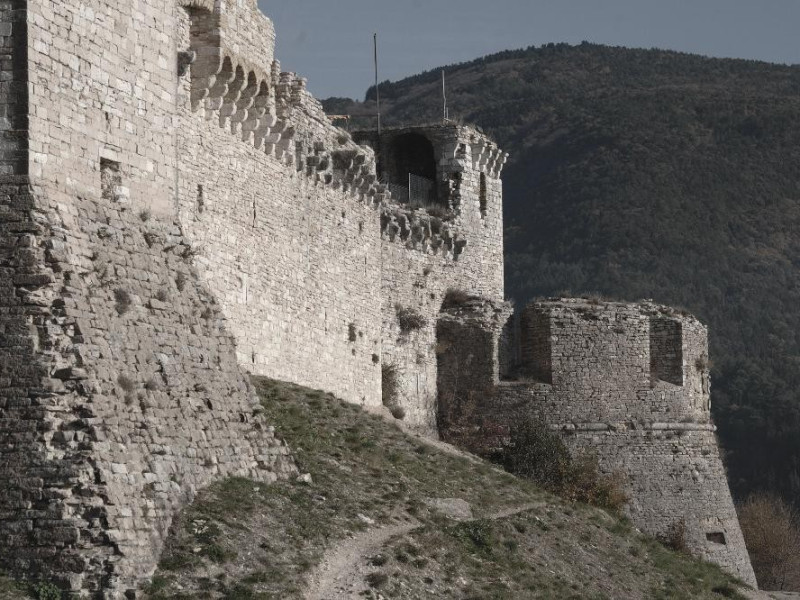 Rocca Maggiore. Veduta esterna Fedeli, Marcello; jpg; 2126 pixels; 1417 pixels Rocca Maggiore. Veduta esterna Fedeli, Marcello; jpg; 2126 pixels; 1417 pixels