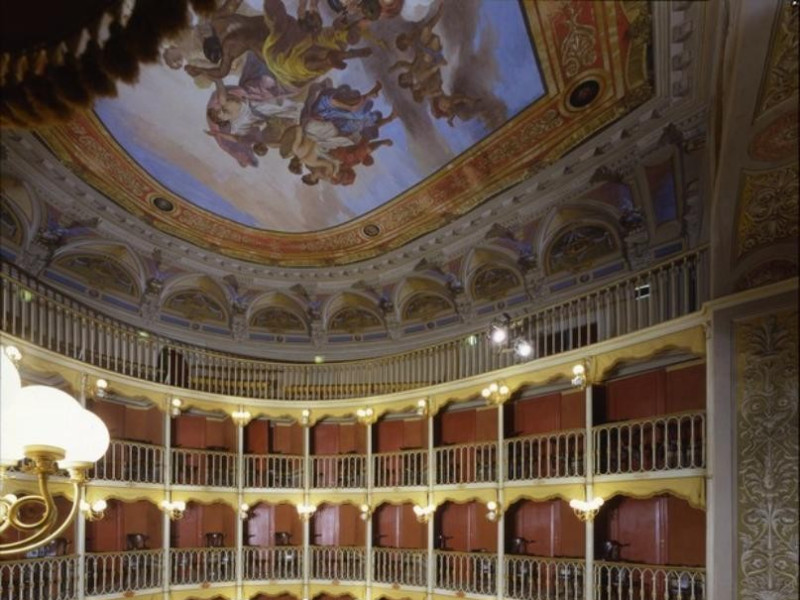 Teatro Torti. La sala, il loggione e il plafo Ficola, Paolo; jpg; 620 pixels; 768 pixels