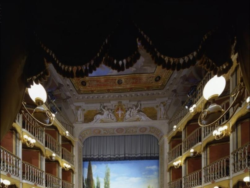 Teatro Torti. La sala verso il boccascena con Ficola, Paolo; jpg; 620 pixels; 768 pixels
