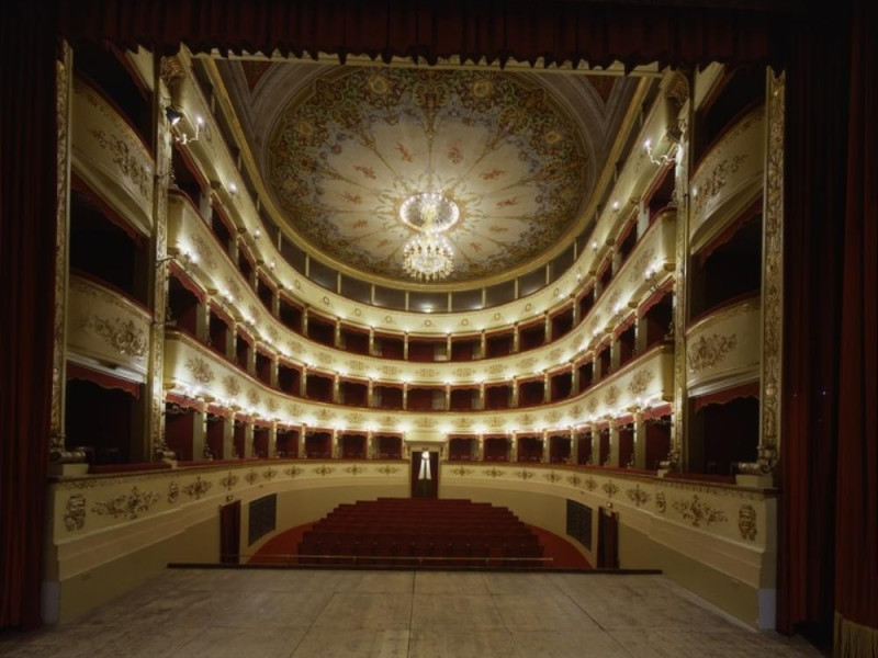 Teatro Comunale. Interno. La sala vista dal p Ficola, Paolo; jpg; 768 pixels; 620 pixels Teatro Comunale. Interno. La sala vista dal p Ficola, Paolo; jpg; 768 pixels; 620 pixels